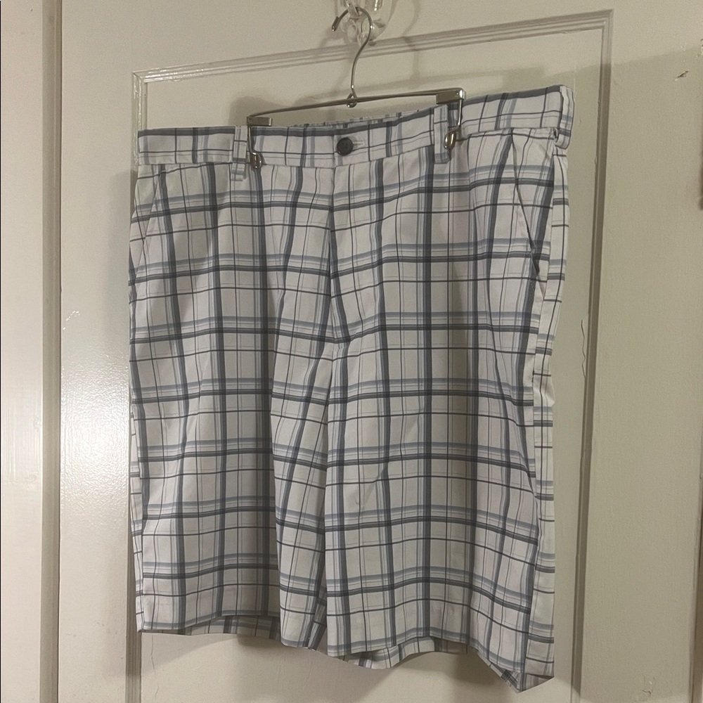 Izod Men's Plaid Golf Shorts - White and Navy